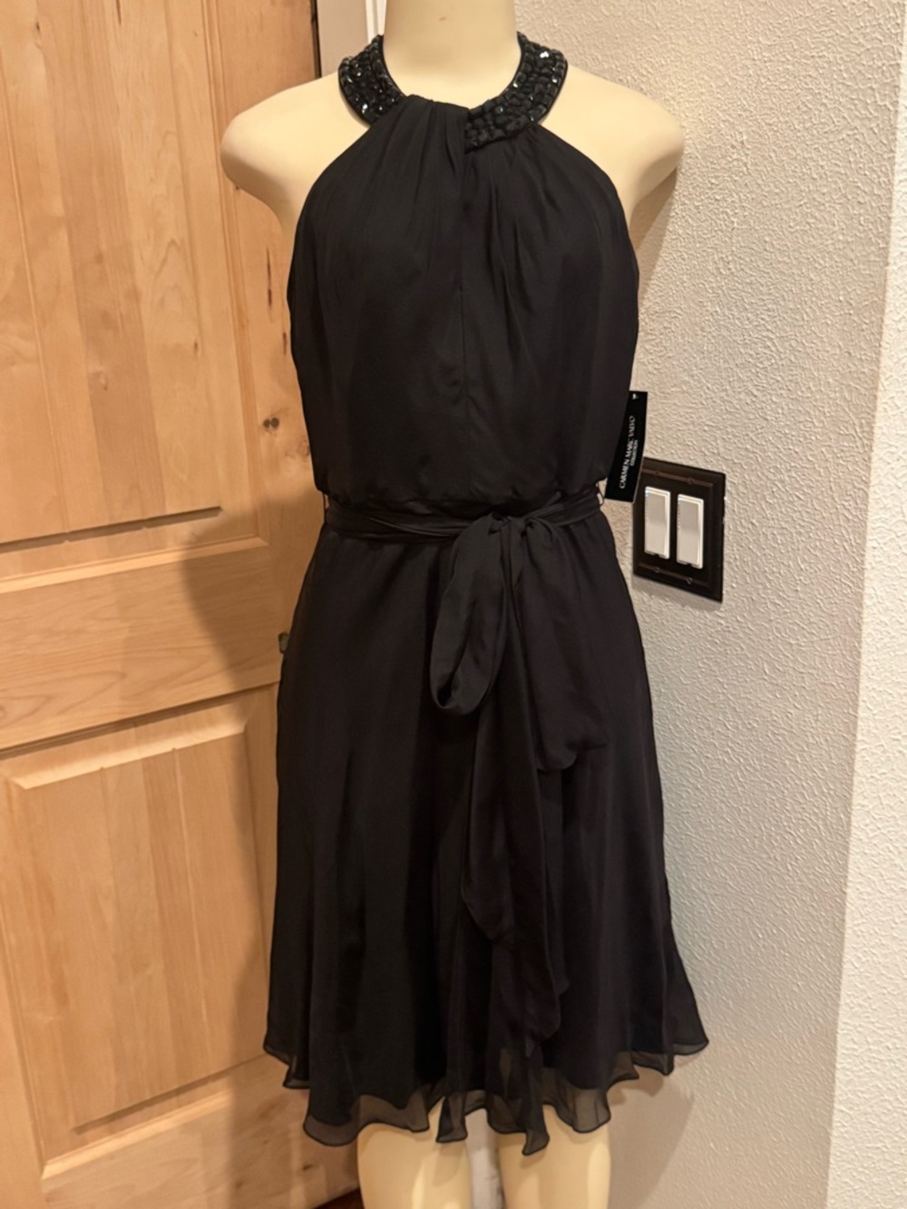 Carmen Marc Valvo Elegant Silk Black Halter Dress Beaded Neckline Tie waist Sz 8